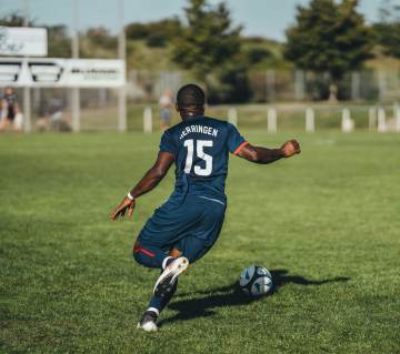 特罗萨德VS费内巴切，送出的这记外脚背助攻堪称精彩绝伦｜东瀛电竞官方网站（配图示意）